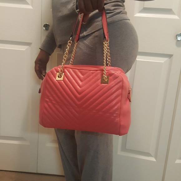 Deep pink gold chain hand patent synthetic purse - Picture 3 of 6